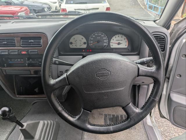 ダットサンピックアップ ダブルキャブ　スカイスター　オーテック　オーテック架装・５ＭＴ車・ＥＴＣ・ハードキャノビー・メッキホイール（21枚目）