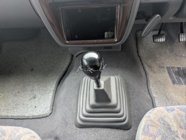 ダットサンピックアップ ダブルキャブ　スカイスター　オーテック　オーテック架装・５ＭＴ車・ＥＴＣ・ハードキャノビー・メッキホイール（26枚目）