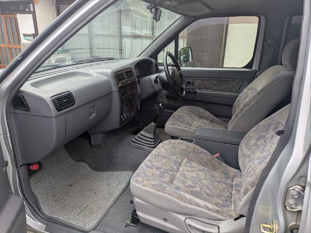 ダットサンピックアップ ダブルキャブ　スカイスター　オーテック　オーテック架装・５ＭＴ車・ＥＴＣ・ハードキャノビー・メッキホイール（30枚目）