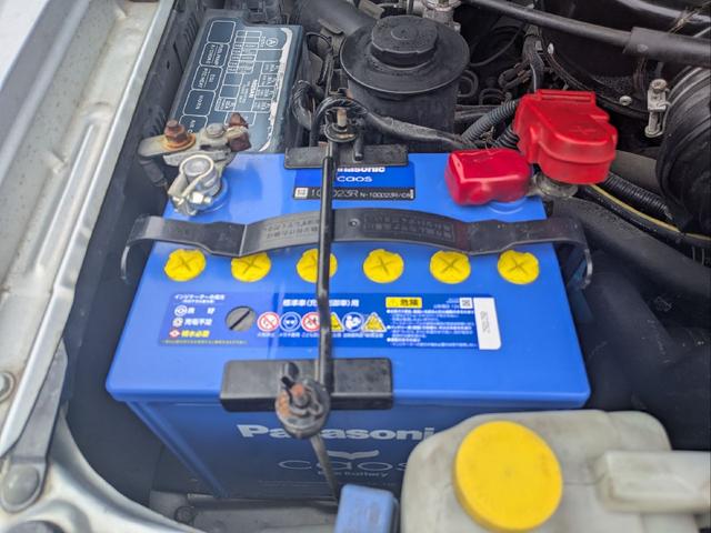 ダットサンピックアップ ダブルキャブ　スカイスター　オーテック　オーテック架装・５ＭＴ車・ＥＴＣ・ハードキャノビー・メッキホイール（44枚目）