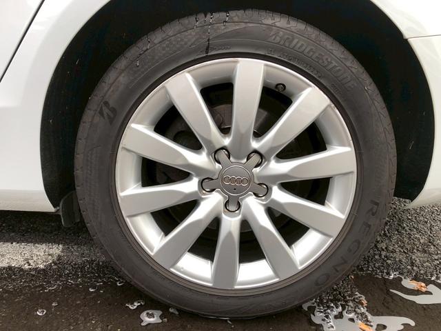 Ａ４ ２．０ＴＦＳＩクワトロ　ＳＥパッケージ／レザーシート／木目調インパネ／純正ナビ／ＴＶ／ＥＴＣ／バックモニター／パワーシート／シートヒーター／（35枚目）