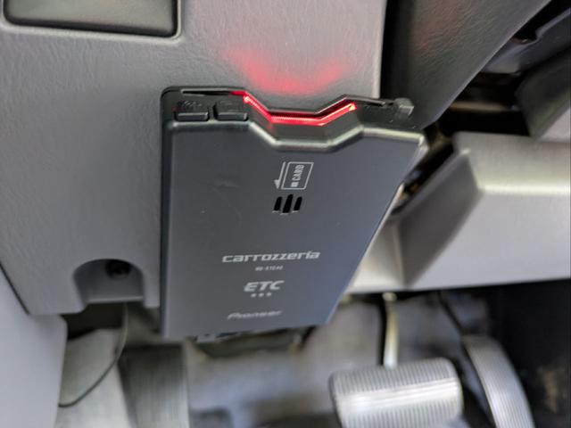 スカイライン ＧＴスペシャルエディション　アルティアエアロ・サイド　リアエアロ・Ｒスポイラー・ハイキャスレス車・社外ＡＷ・ＭＯＭＯディープコーン・ＫＥＮＷＯＯＤデジタルインナーミラー・ＫＥＮＷＯＯＤ　Ｐナビ・オールペン車両・ＥＴＣ（34枚目）