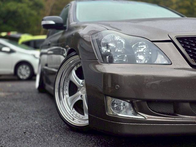 クラウン アスリート プレミアムエディション IDEAL製エアサス・BMWブラウンオールペン車・VsKf 19inAW・エムゲインFRエアロ・スリーキャッツマフラー・サンルーフ・バックカメラ・ETC・レクサスシフトノブ・エアサスリモコン(10枚目)