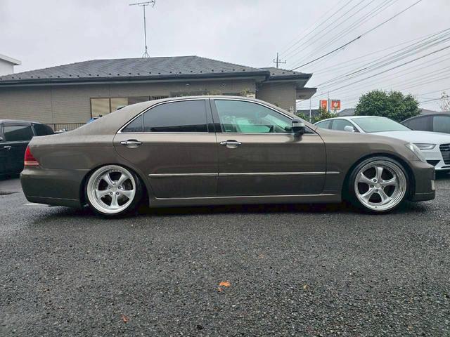 クラウン アスリート プレミアムエディション IDEAL製エアサス・BMWブラウンオールペン車・VsKf 19inAW・エムゲインFRエアロ・スリーキャッツマフラー・サンルーフ・バックカメラ・ETC・レクサスシフトノブ・エアサスリモコン(14枚目)