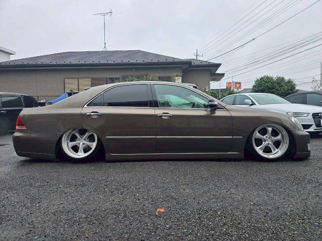 クラウン アスリート プレミアムエディション IDEAL製エアサス・BMWブラウンオールペン車・VsKf 19inAW・エムゲインFRエアロ・スリーキャッツマフラー・サンルーフ・バックカメラ・ETC・レクサスシフトノブ・エアサスリモコン(15枚目)