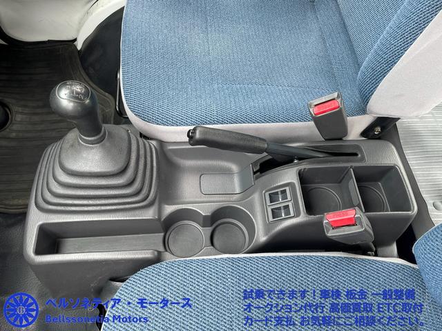 サンバーバン ＶＣ　５ＭＴ／キーレス／パワーウィンドウ／４３０００Ｋｍ／車検・整備付き／ＡＣ／禁煙（6枚目）