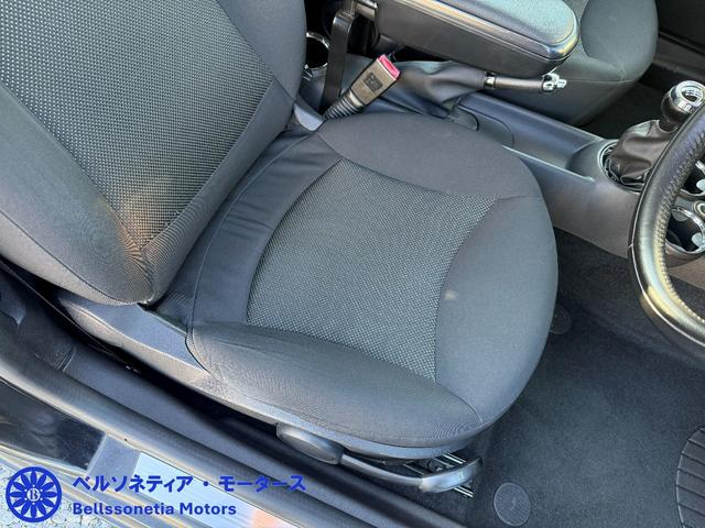 ＭＩＮＩ クーパー　６ＭＴ／３ドア／ナビ／ＥＴＣ／純正ＡＷ／キーレス／フォグランプ（26枚目）