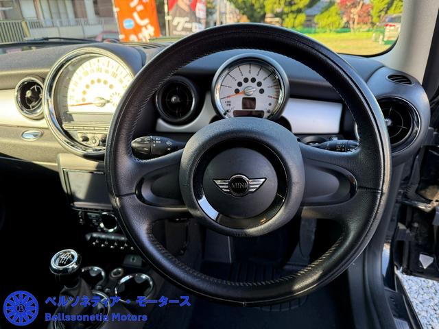 ＭＩＮＩ クーパー　６ＭＴ／３ドア／ナビ／ＥＴＣ／純正ＡＷ／キーレス／フォグランプ（31枚目）