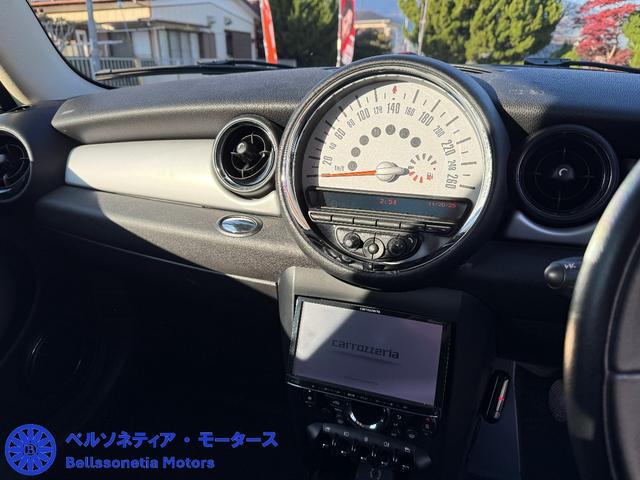 ＭＩＮＩ クーパー　６ＭＴ／３ドア／ナビ／ＥＴＣ／純正ＡＷ／キーレス／フォグランプ（34枚目）