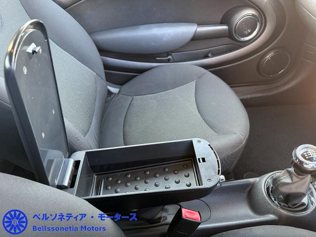 ＭＩＮＩ クーパー　６ＭＴ／３ドア／ナビ／ＥＴＣ／純正ＡＷ／キーレス／フォグランプ（36枚目）