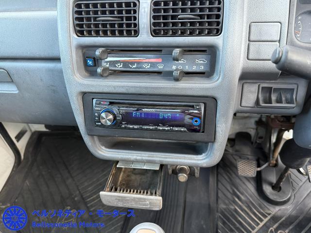 サンバートラック ＳＤＸ　ＡＣ／パートタイム４ＷＤ／５ＭＴ／ラジオ／三方開／走行８１００Ｋｍ／車検Ｒ８．９月（33枚目）