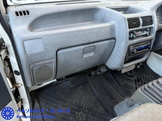 サンバートラック ＳＤＸ　ＡＣ／パートタイム４ＷＤ／５ＭＴ／ラジオ／三方開／走行８１００Ｋｍ／車検Ｒ８．９月（43枚目）