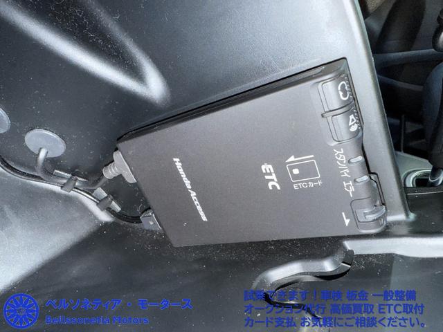 フィットハイブリッド ナビプレミアムセレクション　クルーズコントロール／純正ナビ／ＥＴＣ／Ｂカメラ／ワンセグＴＶ／電動格納ミラー／車検２年付き／走行４２０００（2枚目）