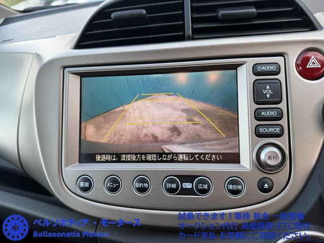 フィットハイブリッド ナビプレミアムセレクション　クルーズコントロール／純正ナビ／ＥＴＣ／Ｂカメラ／ワンセグＴＶ／電動格納ミラー／車検２年付き／走行４２０００（3枚目）