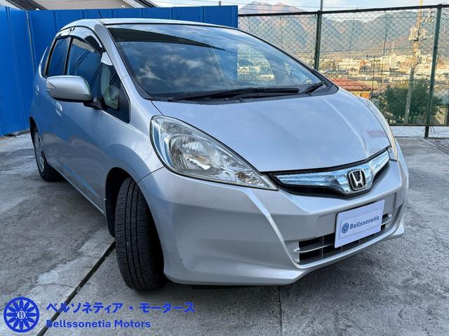 フィットハイブリッド ナビプレミアムセレクション　クルーズコントロール／純正ナビ／ＥＴＣ／Ｂカメラ／ワンセグＴＶ／電動格納ミラー／車検２年付き／走行４２０００（12枚目）