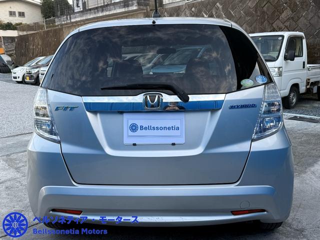 フィットハイブリッド ナビプレミアムセレクション　クルーズコントロール／純正ナビ／ＥＴＣ／Ｂカメラ／ワンセグＴＶ／電動格納ミラー／車検２年付き／走行４２０００（15枚目）