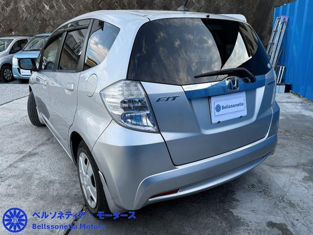 フィットハイブリッド ナビプレミアムセレクション　クルーズコントロール／純正ナビ／ＥＴＣ／Ｂカメラ／ワンセグＴＶ／電動格納ミラー／車検２年付き／走行４２０００（16枚目）