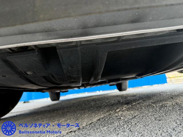 フィットハイブリッド ナビプレミアムセレクション　クルーズコントロール／純正ナビ／ＥＴＣ／Ｂカメラ／ワンセグＴＶ／電動格納ミラー／車検２年付き／走行４２０００（20枚目）