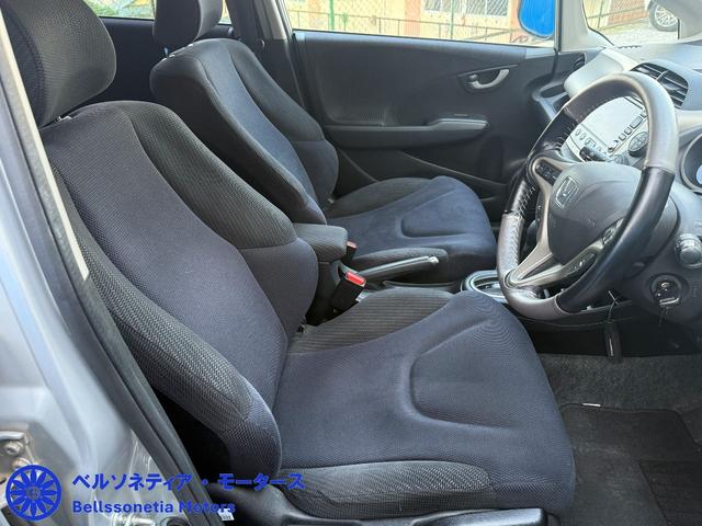 フィットハイブリッド ナビプレミアムセレクション　クルーズコントロール／純正ナビ／ＥＴＣ／Ｂカメラ／ワンセグＴＶ／電動格納ミラー／車検２年付き／走行４２０００（21枚目）