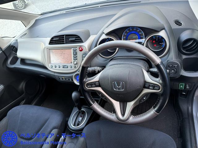 フィットハイブリッド ナビプレミアムセレクション　クルーズコントロール／純正ナビ／ＥＴＣ／Ｂカメラ／ワンセグＴＶ／電動格納ミラー／車検２年付き／走行４２０００（26枚目）