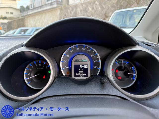 フィットハイブリッド ナビプレミアムセレクション　クルーズコントロール／純正ナビ／ＥＴＣ／Ｂカメラ／ワンセグＴＶ／電動格納ミラー／車検２年付き／走行４２０００（28枚目）