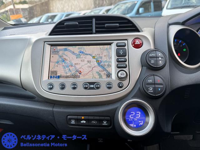 フィットハイブリッド ナビプレミアムセレクション　クルーズコントロール／純正ナビ／ＥＴＣ／Ｂカメラ／ワンセグＴＶ／電動格納ミラー／車検２年付き／走行４２０００（29枚目）
