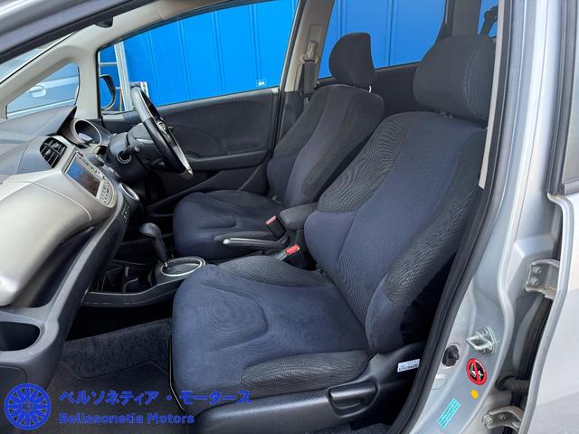 フィットハイブリッド ナビプレミアムセレクション　クルーズコントロール／純正ナビ／ＥＴＣ／Ｂカメラ／ワンセグＴＶ／電動格納ミラー／車検２年付き／走行４２０００（37枚目）