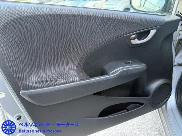 フィットハイブリッド ナビプレミアムセレクション　クルーズコントロール／純正ナビ／ＥＴＣ／Ｂカメラ／ワンセグＴＶ／電動格納ミラー／車検２年付き／走行４２０００（38枚目）