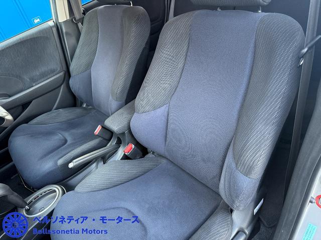 フィットハイブリッド ナビプレミアムセレクション　クルーズコントロール／純正ナビ／ＥＴＣ／Ｂカメラ／ワンセグＴＶ／電動格納ミラー／車検２年付き／走行４２０００（39枚目）