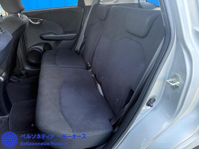 フィットハイブリッド ナビプレミアムセレクション　クルーズコントロール／純正ナビ／ＥＴＣ／Ｂカメラ／ワンセグＴＶ／電動格納ミラー／車検２年付き／走行４２０００（44枚目）