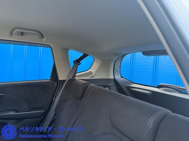 フィットハイブリッド ナビプレミアムセレクション　クルーズコントロール／純正ナビ／ＥＴＣ／Ｂカメラ／ワンセグＴＶ／電動格納ミラー／車検２年付き／走行４２０００（46枚目）