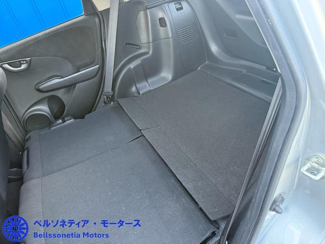 フィットハイブリッド ナビプレミアムセレクション　クルーズコントロール／純正ナビ／ＥＴＣ／Ｂカメラ／ワンセグＴＶ／電動格納ミラー／車検２年付き／走行４２０００（50枚目）