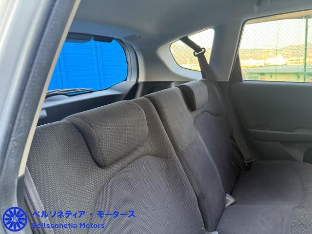 フィットハイブリッド ナビプレミアムセレクション　クルーズコントロール／純正ナビ／ＥＴＣ／Ｂカメラ／ワンセグＴＶ／電動格納ミラー／車検２年付き／走行４２０００（54枚目）