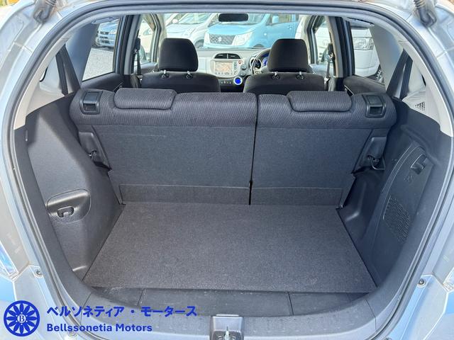 フィットハイブリッド ナビプレミアムセレクション　クルーズコントロール／純正ナビ／ＥＴＣ／Ｂカメラ／ワンセグＴＶ／電動格納ミラー／車検２年付き／走行４２０００（58枚目）