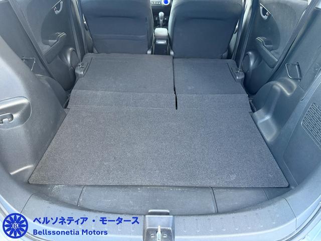 フィットハイブリッド ナビプレミアムセレクション　クルーズコントロール／純正ナビ／ＥＴＣ／Ｂカメラ／ワンセグＴＶ／電動格納ミラー／車検２年付き／走行４２０００（61枚目）