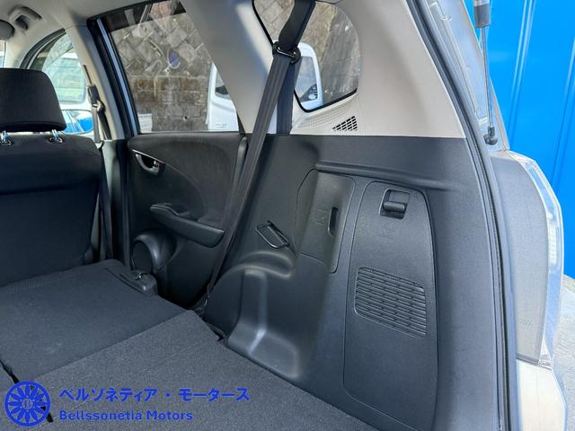 フィットハイブリッド ナビプレミアムセレクション　クルーズコントロール／純正ナビ／ＥＴＣ／Ｂカメラ／ワンセグＴＶ／電動格納ミラー／車検２年付き／走行４２０００（63枚目）