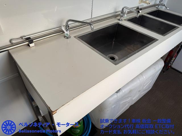 タイタンダッシュ キッチンカー/フードトラック/3層シンク/Bモニター/Bカメラ/ETC/ガソリン/AT(2枚目)