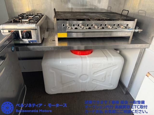 タイタンダッシュ キッチンカー/フードトラック/3層シンク/Bモニター/Bカメラ/ETC/ガソリン/AT(3枚目)
