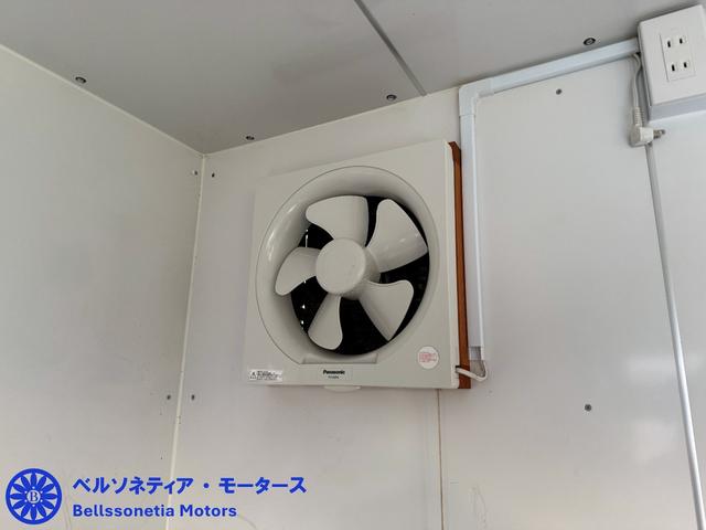 タイタンダッシュ キッチンカー/フードトラック/3層シンク/Bモニター/Bカメラ/ETC/ガソリン/AT(25枚目)