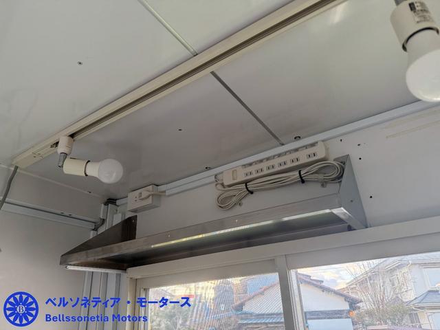 タイタンダッシュ キッチンカー/フードトラック/3層シンク/Bモニター/Bカメラ/ETC/ガソリン/AT(30枚目)