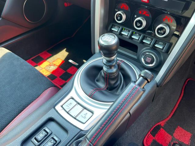 ＢＲＺ ＳＴＩ　スポーツ　６ＭＴ・イングス？【Ｆ・Ｓ・Ｒ・Ｆフェンダー】・ボルテックスリアウィング・社外ステアリング・ブリッドフルバケ・社外エキマニ・ＨＫＳ車高調・アドバン１８ＡＷ・ＨＫＳエアクリ・ドラレコ・ナビ・バックカメラ（2枚目）
