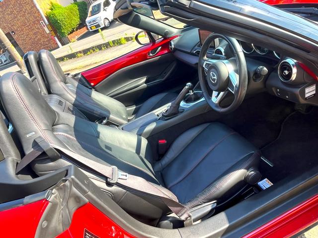 ロードスター Ｓレザーパッケージ　６ＭＴ・ＢＯＳＥスピーカー・黒本革シート・シートヒーター・純正ナビ・バックカメラ・Ｂｌｕｅｔｏｏｔｈ・フルセグ・禁煙車・ビルトインＥＴＣ・純正１６ＡＷ・リアクリアランスソナー・（2枚目）