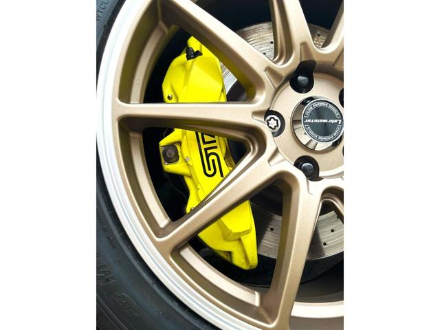 ＷＲＸ ＳＴＩ ＳＴＩ　（クイックシフト・エンジン・ミッションマウント・フロント・サイド・リアサイドエアロ・フロントタワーバー）純正ナビ・バックカメラ・社外１８ＡＷ・グレッディマフラー・ブリッツ車高調・純正ハンドル・シート有（18枚目）