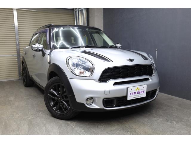 ＭＩＮＩ クーパーＳ　クロスオーバー　クリスタルシルバーメタリック　５人乗り　ツートン車　社外ナビ・ＴＶ・バックカメラ　パドルシフト　１７インチＡＷ　キーレス　ＥＴＣ（6枚目）
