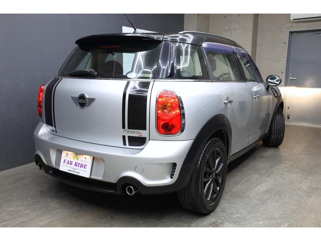 ＭＩＮＩ クーパーＳ　クロスオーバー　クリスタルシルバーメタリック　５人乗り　ツートン車　社外ナビ・ＴＶ・バックカメラ　パドルシフト　１７インチＡＷ　キーレス　ＥＴＣ（13枚目）