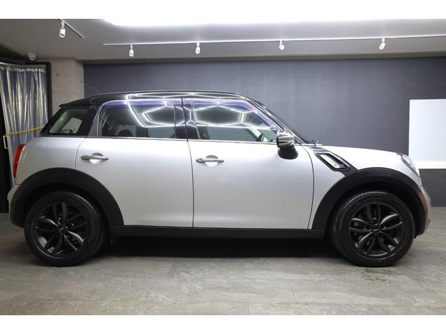 ＭＩＮＩ クーパーＳ　クロスオーバー　クリスタルシルバーメタリック　５人乗り　ツートン車　社外ナビ・ＴＶ・バックカメラ　パドルシフト　１７インチＡＷ　キーレス　ＥＴＣ（14枚目）