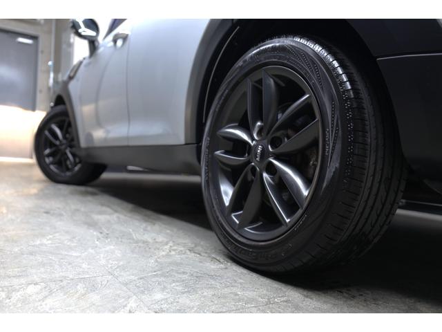 ＭＩＮＩ クーパーＳ　クロスオーバー　クリスタルシルバーメタリック　５人乗り　ツートン車　社外ナビ・ＴＶ・バックカメラ　パドルシフト　１７インチＡＷ　キーレス　ＥＴＣ（18枚目）