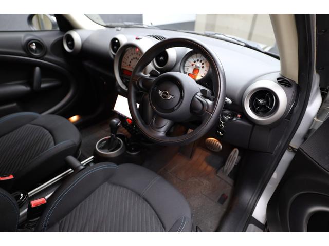 ＭＩＮＩ クーパーＳ　クロスオーバー　クリスタルシルバーメタリック　５人乗り　ツートン車　社外ナビ・ＴＶ・バックカメラ　パドルシフト　１７インチＡＷ　キーレス　ＥＴＣ（21枚目）
