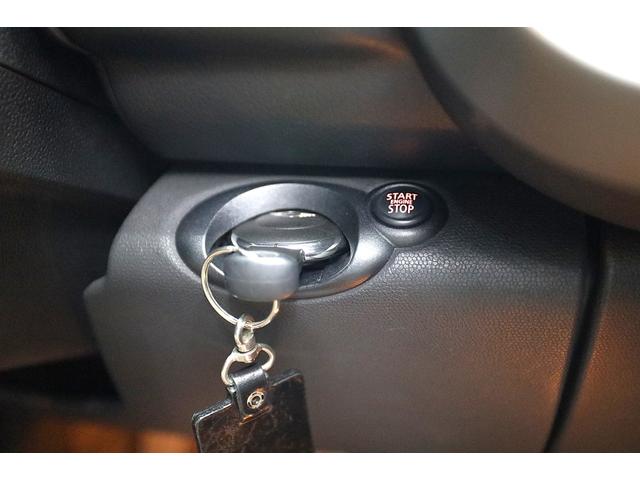 ＭＩＮＩ クーパーＳ　クロスオーバー　クリスタルシルバーメタリック　５人乗り　ツートン車　社外ナビ・ＴＶ・バックカメラ　パドルシフト　１７インチＡＷ　キーレス　ＥＴＣ（24枚目）