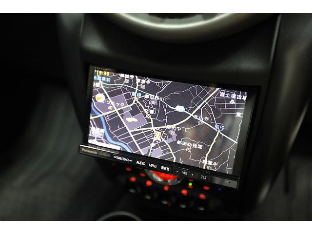 ＭＩＮＩ クーパーＳ　クロスオーバー　クリスタルシルバーメタリック　５人乗り　ツートン車　社外ナビ・ＴＶ・バックカメラ　パドルシフト　１７インチＡＷ　キーレス　ＥＴＣ（30枚目）